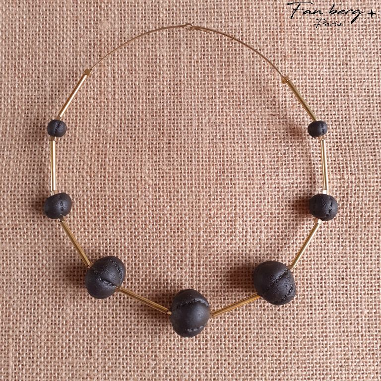 Perles de grès noir anthracite / monture, tubes et perles intercalaires laiton massif - 46 cm