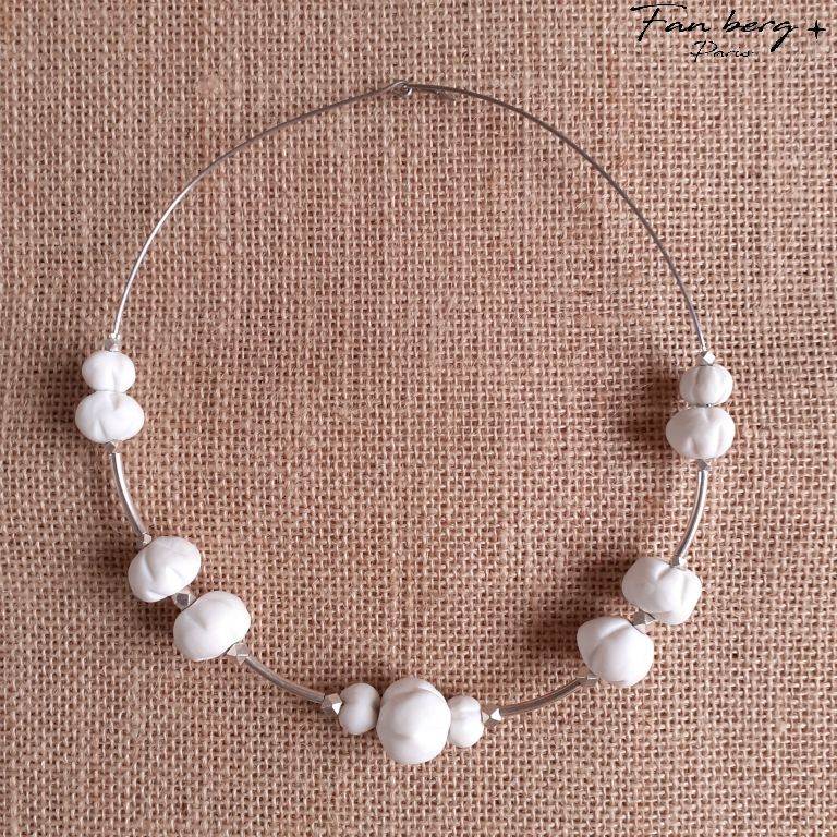 Perles de porcelaine / monture en acier inoxydable, tubes et perles intercalaires argent  massif  925 - 46 cm 